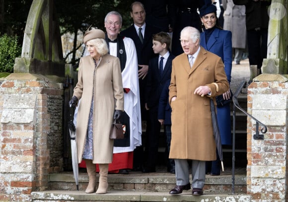 Le roi Charles III d'Angleterre et Camilla Parker Bowles, reine consort d'Angleterre, le prince William, prince de Galles, et Catherine (Kate) Middleton, princesse de Galles, avec leurs enfants le prince George de Galles, la princesse Charlotte de Galles et le prince Louis de Galles - Messe de Noël à Sandringham le 25 décembre 2023