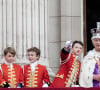 Mais ce terrible diagnostic n'a pas eu que des conséquences sur leur relation
La famille royale britannique salue la foule sur le balcon du palais de Buckingham lors de la cérémonie de couronnement du roi d'Angleterre à Londres Le roi Charles III d'Angleterre, le prince George de Galles, le prince William, prince de Galles, Catherine (Kate) Middleton, princesse de Galles, et le prince Louis de Galles - La famille royale britannique salue la foule sur le balcon du palais de Buckingham lors de la cérémonie de couronnement du roi d'Angleterre à Londres le 5 mai 2023. 