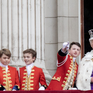 Mais ce terrible diagnostic n'a pas eu que des conséquences sur leur relation
La famille royale britannique salue la foule sur le balcon du palais de Buckingham lors de la cérémonie de couronnement du roi d'Angleterre à Londres Le roi Charles III d'Angleterre, le prince George de Galles, le prince William, prince de Galles, Catherine (Kate) Middleton, princesse de Galles, et le prince Louis de Galles - La famille royale britannique salue la foule sur le balcon du palais de Buckingham lors de la cérémonie de couronnement du roi d'Angleterre à Londres le 5 mai 2023. 