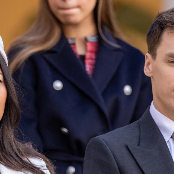 Louis Ducruet et sa femme Marie - La famille princière monégasque dans la cour d'honneur du palais lors de la la fête nationale à Monaco, le 19 novembre 2023. La famille princière monégasque assiste à la prise d'armes, puis à la cérémonie de remise des médailles et à un défilé militaire sur la place du palais princier. © Olivier Huitel / Pool Monaco / Bestimage 