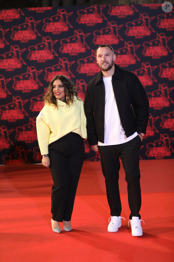 Inès Reg et son compagnon Kévin Debonne lors de la 23ème édition des NRJ Music Awards 2021 au Palais des Festivals de Cannes, le 20 novembre 2021. © Dominique Jacovides/Bestimage