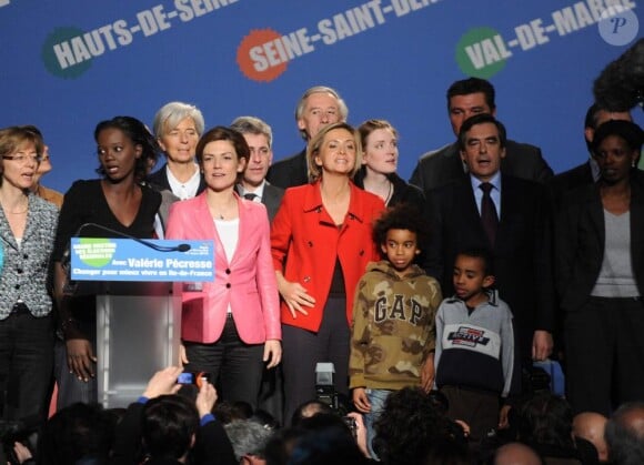 Rama Yade, Chantal Jouanno, Valérie Pécresse, François Fillon et David Douillet lors du meeting UMP, la 17 mars, à la Mutualité.