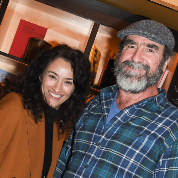 Rachida Brakni et Eric Cantona ont raconté un moment stressant. 
Exclusif - Rachida Brakni et Eric Cantona lors d'une conférence de presse de la série (France 3) "Le voyageur: La permission de minuit" au restaurant Les Editeurs à Paris, France. © Coadic Guirec/bestimage 