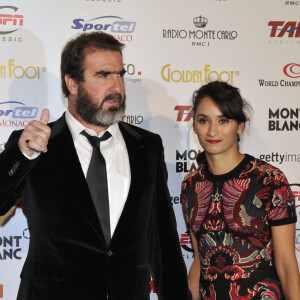 Et Eric Cantona s'entendait très bien avec le père de sa femme, décédé en 2020. 
Eric Cantona et sa femme Rachida Brakni - La princesse Stephanie de Monaco assiste a la ceremonie du 'Golden Foot Award' a Monaco le 17 Avril 2012. 