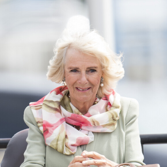 Le prince Charles, prince de Galles, et Camilla Parker Bowles, duchesse de Cornouailles, lors de la cérémonie officielle de bienvenue au Canada à l'Assemblée législative du Nunavuten, dans le cadre de leur voyage officiel au Canada, le 29 juin 2017.  Prince Charles and Camilla Duchess of Cornwall at the official Welcome to Canada Ceremony at the Nunavut Legislative Assembly. Iqaluit, June 29th, 2017.