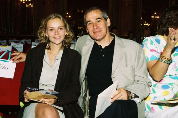 Jérôme Anger et sa femme Claire Borotra lors de la collection Franck Sorbier de Haute Couture Automne Hiver 2001-2002.