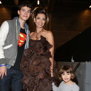 Adeline Blondieau avec son fils Aïtor et sa fille Wilona - Défilé du 20ème salon du chocolat 2014 à la Porte de Versailles à Paris le 28 octobre 2014. 