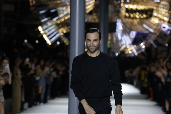 L'une des choses les plus remarquées chez la Première dame par exemple, ce sont ses jupes. 
Nicolas Ghesquière, directeur créatif chez Louis Vuitton - Défilé Louis Vuitton Femme Automne/Hiver 2024-2025 dans le cadre de la Fashion Week de Paris, le 5 mars 2024. 