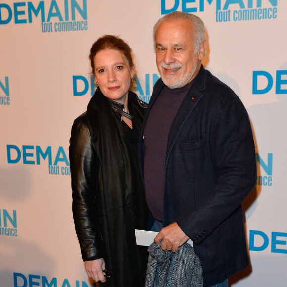 Francis Perrin et sa femme Gersende - Avant première du film "Demain tout commence" au Grand Rex à Paris le 28 novembre 2016. © Coadic Guirec/Bestimage