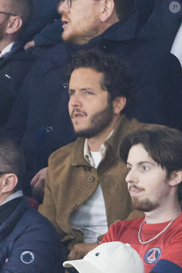 Alexandre Kominek - Célébrités dans les tribunes lors du quart de finale aller de Ligue des champions: Le PSG s'est incliné à domicile face au FC Barcelone (2-3) au Parc des Princes à Paris le 10 avril 2024. © Cyril Moreau/Bestimage