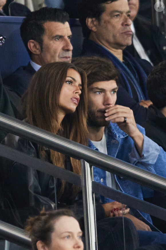 Figo, Rai, Pierre Gasly et sa compagne Kika Cerqueira Gomes - Célébrités dans les tribunes lors du quart de finale aller de Ligue des champions: Le PSG s'est incliné à domicile face au FC Barcelone (2-3) au Parc des Princes à Paris le 10 avril 2024. © Cyril Moreau/Bestimage