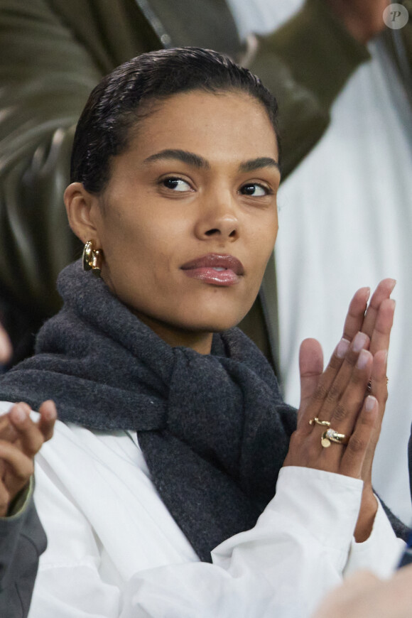 Tina Kunakey - Célébrités dans les tribunes lors du quart de finale aller de Ligue des champions: Le PSG s'est incliné à domicile face au FC Barcelone (2-3) au Parc des Princes à Paris le 10 avril 2024. © Cyril Moreau/Bestimage