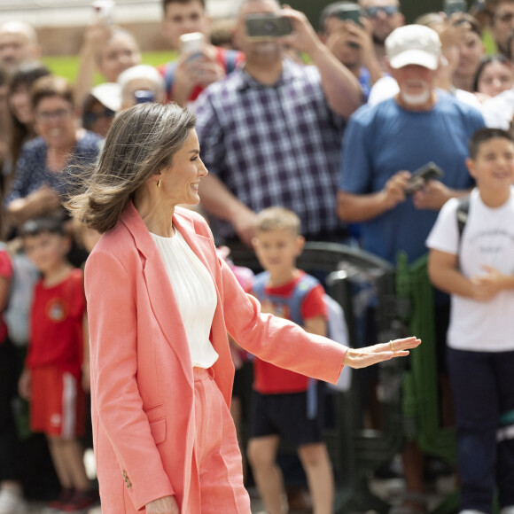 Le couple royal était en effet attendu pour une remise de prix aux Canaries. 
Le roi Felipe VI et la reine Letizia d'Espagne, assistent aux National Innovation and Design Awards au Miller Building à Las Palmas, le 11 avril 2024. 
