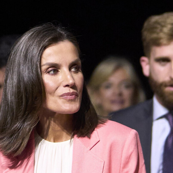 Le roi Felipe VI et la reine Letizia d'Espagne, assistent aux National Innovation and Design Awards au Miller Building à Las Palmas, le 11 avril 2024. 