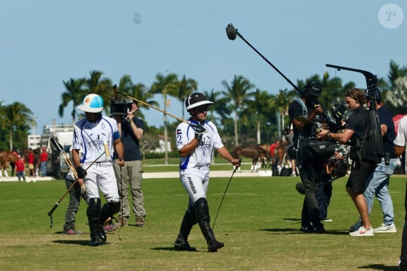 Actuellement en Floride pour participer au Royal Salute Polo Challenge annuel, au profit de l'association caritative de Harry, Sentebale, le couple s'est montré très amoureux.
Harry et Meghan Markle