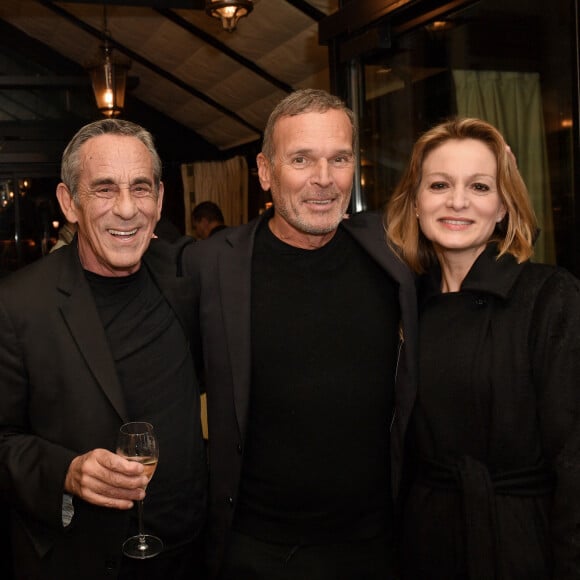 Exclusif - Didier Gustin, Thierry Ardisson, Laurent Baffie et Audrey Crespo-Mara - Laurent Baffie fête son succès littéraire "1 Million de livres vendus" aux Deux Magots à Paris le 8 mars 2023. © Veeren/Bestimage 