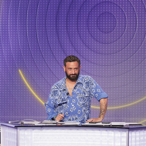 Exclusif - Cyril Hanouna sur le plateau de l’enregistrement de l’émission « Face à Hanouna » présentée par C.Hanouna et diffusée sur C8 le 07 avril 2024, à Paris, France, le 04 avril 2024. © Jack Tribeca / Bestimage