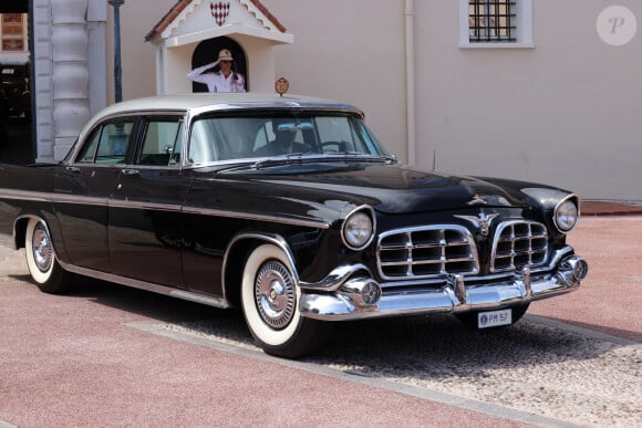 
Un modèle manque pourtant à l'appel et il s'agit de la Chrysler Imperial 1956 avec laquelle Rainier III était venu chercher Grace Kelly, au pied du paquebot qui l'amenait d'Amérique en principauté.
Défilé de voitures de la collection du Prince Rainier de Monaco, dans le cadre des célébrations de son centenaire, à Monaco, le 31 mai 2023. © Claudia Albuquerque / Bestimage