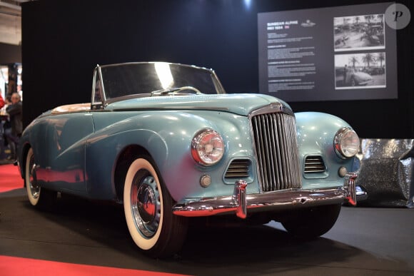 La Sunbeam alpine 1954 que conduisait Grace Kelly dans le film "La Main au collet" d'Alfred Hitchcock est exposée sur le stand de Top Marques du salon Rétromobile au Parc des Expositions à Paris le 6 février 2020. En association avec la Collection de voitures de S.A.S. le Prince de Monaco, la voiture a été acquise par le Prince Albert II en 2012 puis restaurée à l'identique de celle que conduisait sa mère lors de la scène de course-poursuite au-dessus de Monaco. © Pierre Perusseau / Bestimage