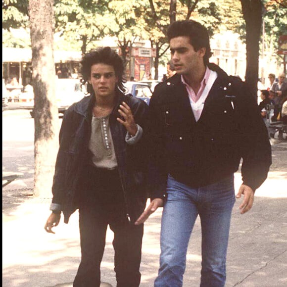 Ils sont tous les deux tombés amoureux de Stéphanie de Monaco.
Stéphanie de Monaco et Anthony Delon à Paris le 1er décembre 1998.