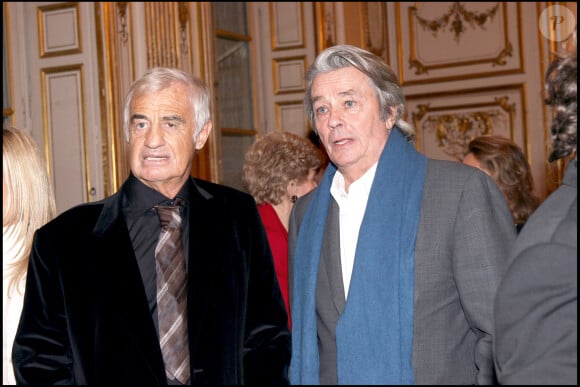 Exclusif - Jean-Paul Belmondo et Alain Delon - Robert Hossein élevé au rang de commandeur de la légion d'honneur.