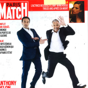 Pour Paris Match (le duo fait la une du magazine ce jeudi).
Anthony Delon et Paul Belmondo font la une de Paris Match, ce jeudi 18 avril 2024.