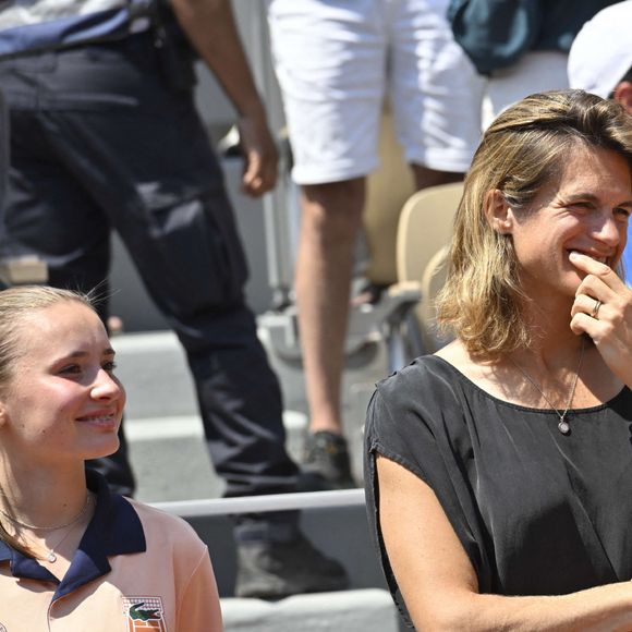 Amélie Mauresmo aux Internationaux de France de tennis de Roland Garros 2023 à Paris, France, le 8 juin 2023. © Chryslene Caillaud/Panoramic/Bestimage 