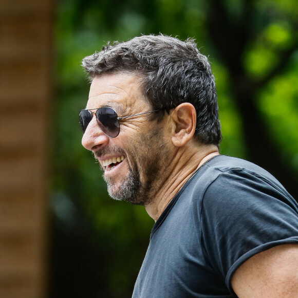 Semi-exclusif - Patrick Bruel - Arrivées de l'émission "Vivement Dimanche" présentée par M. Drucker et qui sera diffusée le 03 septembre 2023 sur France 3 au Studio Gabriel à Paris, France, le 28 août 2023. © Christophe Clovis / Bestimage