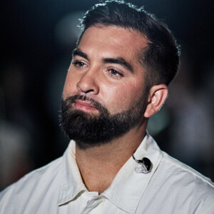 La balle a été tirée depuis l'intérieur de la caravane de l'artiste de 27 ans.
Exclusif - Kendji Girac - Backstage - Enregistrement de l'émission "Avec Florent, tout le monde ELA" à La Seine Musicale à Paris, diffusée le 1er septembre à 21h10 sur TF1 © Cyril Moreau-Dominique Jacovides / Bestimage 