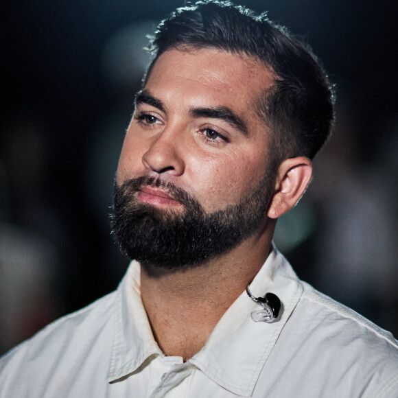 La balle a été tirée depuis l'intérieur de la caravane de l'artiste de 27 ans.
Exclusif - Kendji Girac - Backstage - Enregistrement de l'émission "Avec Florent, tout le monde ELA" à La Seine Musicale à Paris, diffusée le 1er septembre à 21h10 sur TF1 © Cyril Moreau-Dominique Jacovides / Bestimage 