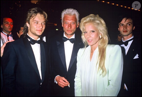 Johnny n'était pas là lorsque Sylvie Vartan a donné naissance à leur fils
Sylvie Vartan Johnny et David à Cannes en 1986