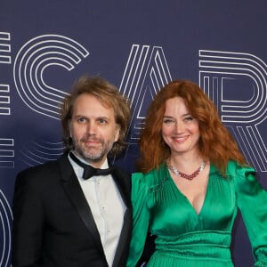 De verbaliser leur rêve et de devenir eux-mêmes, en un mot, d'être unique, là où dans l'éducation française on vous demande d'entrer dans le moule, de ne pas faire de vagues."
Marine Delterme, Florian Zeller - Photocall de la 47ème édition de la cérémonie des César à l'Olympia à Paris, le 25 février 2022. © Borde-Jacovides/Bestimage 