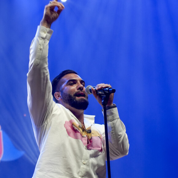 Le chanteur Kendji Girac sur la scène du Rugby Music Live devant 8000 spectateurs qui ont fait un don pour 3 associations : MBM (Manifestation de Bienveillance pour enfants Malade), les Zèbres (Moments de réconfort pour les enfants hospitalisés) et la fondation OVE ((enfants orphelins et démunis) à Lyon, le 13/05/2023. © Sandrine Thesillat / Panoramic / Bestimage  - Kendji Girac on tour, Rugby Music Live and the NRJ concert, a meeting of artists and sportsmen in front of 8000 spectators who made a donation for 3 associations: MBM (Manifestation of Benevolence for Sick Children), the Zèbres (Moments of comfort for hospitalized children) and the OVE foundation ((orphaned and destitute children) in Lyon, 05/13/2023. 