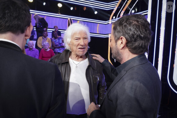 Exclusif - Hugues Aufray sur le plateau de l'enregistrement de l'émission " Face à Hanouna " présentée par C.Hanouna et diffusée sur C8 le 27 avril 2024, à Paris, France, le 25 avril 2024. © Jack Tribeca / Bestimage