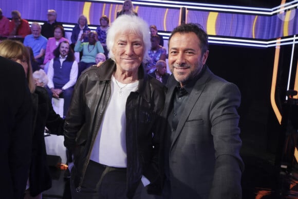 Exclusif - Hugues Aufray, Bernard Montiel sur le plateau de l'enregistrement de l'émission " Face à Hanouna " présentée par C.Hanouna et diffusée sur C8 le 27 avril 2024, à Paris, France, le 25 avril 2024. © Jack Tribeca / Bestimage