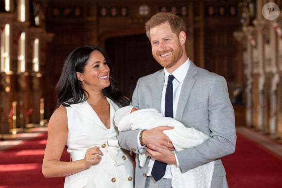 Le duc et la duchesse de Sussex avec leur petit garçon, né lundi matin, lors d'un photocall à St George's Hall au château de Windsor dans le Berkshire, au Royaume-Uni, le 8 mai 2019. Photo par Dominic Lipinski/PA Photos/ABACAPRESS.COM
