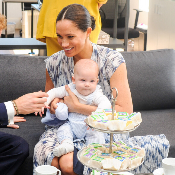 Le prince Harry et Meghan duchesse de Sussex, tenant le bébé Son Archie, lors de la visite à l'archevêque Desmond Tutu à la Desmond & ; Leah Tutu Legacy Foundation au Cap, en Afrique du Sud, le 25 septembre 2019. Photo by Splash News/ABACAPRESS.COM