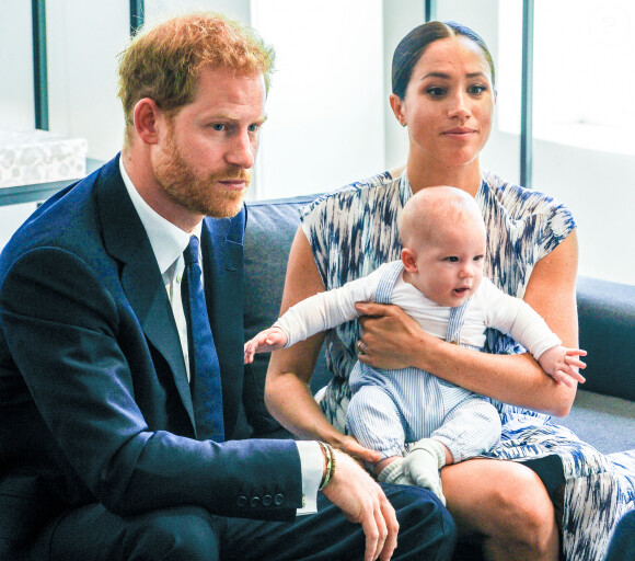 Le prince Harry et Meghan, duchesse de Sussex, tenant leur fils Archie, lors de la visite de l'archevêque Desmond Tutu à la Desmond & ; Leah Tutu Legacy Foundation au Cap, en Afrique du Sud. Le 25 septembre 2019. Photo par Mischa Schoemaker/ABACAPRESS.COM