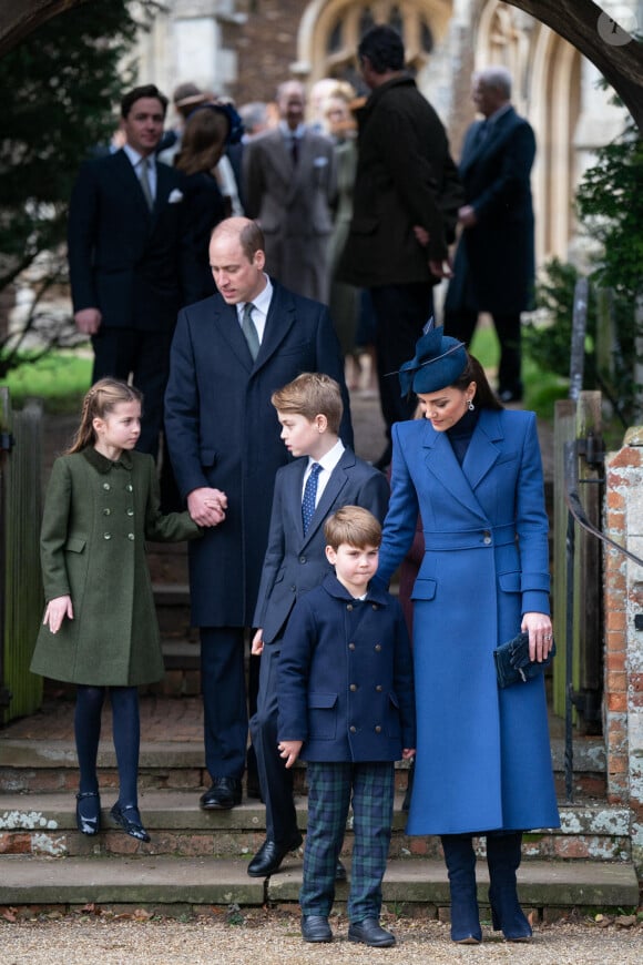 (de gauche à droite) La princesse Charlotte, le prince de Galles, le prince George, le prince Louis et la princesse de Galles après avoir assisté à l'office religieux du jour de Noël à l'église St Mary Magdalene à Sandringham, Norfolk, Royaume-Uni, le 25 décembre 2023. Photo par Joe Giddens/PA Wire/ABACAPRESS.COM