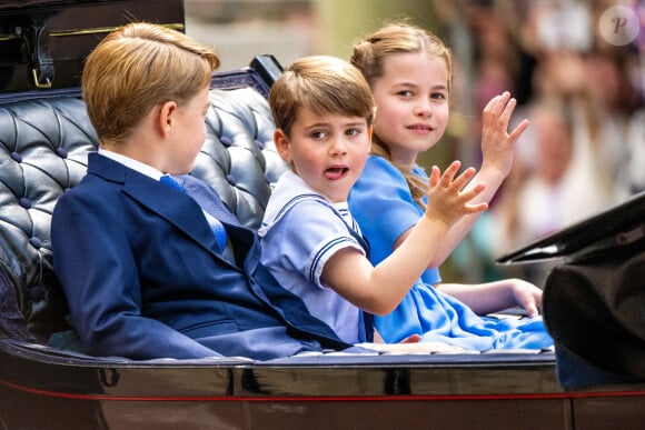 Le prince George, la princesse Charlotte et le prince Louis lors des célébrations de la Marche des couleurs 2022, marquant l'anniversaire officiel de la monarque et son jubilé de 70 ans, à Londres, au Royaume-Uni, le 2 juin 2022. Photo par Mischa Schoemaker/ABACAPRESS.COM