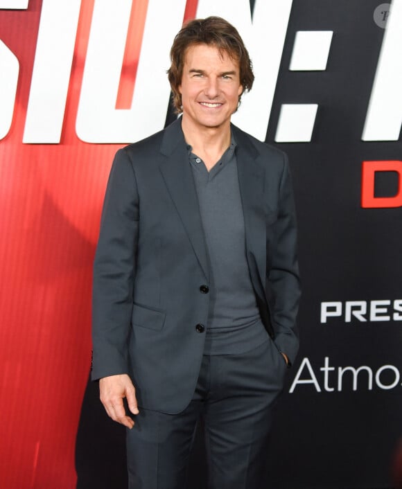 Tom Cruise arrive sur le tapis rouge de la première de Mission impossible - Dead Reckoning à New York.
