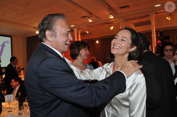 L'acteur français Roger Hanin rencontre la chef de file de l'opposition française Ségolène Royal, lors du dîner annuel du Crif (Conseil représentatif de la communauté juive de France) à Paris, en France, le 13 février 2008. Photo par Ammar Abd Rabbo/ABACAPRESS.COM