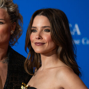 Après s'être faite voler son coming-out, Sophia Bush a décidé de prendre la parole. 
L'ancienne footballeuse Ashlyn Harris et Sophia Bush sur le tapis rouge du dîner des correspondants de la Maison-Blanche 2024 organisé à Washington. Annabelle Gordon/SPUS/ABACAPRESS.COM