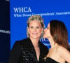 Elle y explique la genèse de sa relation mais pas que ! 
L'ancienne footballeuse Ashlyn Harris et Sophia Bush sur le tapis rouge du dîner des correspondants de la Maison-Blanche 2024 organisé à Washington samedi 27 avril. Gene Young/SplashNews/ABACAPRESS.COM