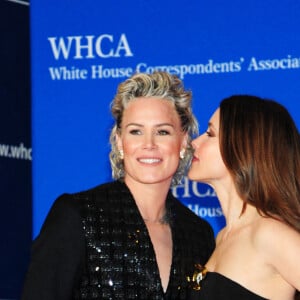 Elle y explique la genèse de sa relation mais pas que ! 
L'ancienne footballeuse Ashlyn Harris et Sophia Bush sur le tapis rouge du dîner des correspondants de la Maison-Blanche 2024 organisé à Washington samedi 27 avril. Gene Young/SplashNews/ABACAPRESS.COM