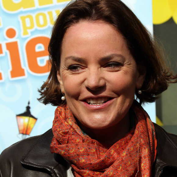 CENDRINE DOMINGUEZ - LANCEMENT DE L' OPERATION " UNE JONQUILLE POUR CURIE " A PARIS PARIS LE 13 MARS 2012