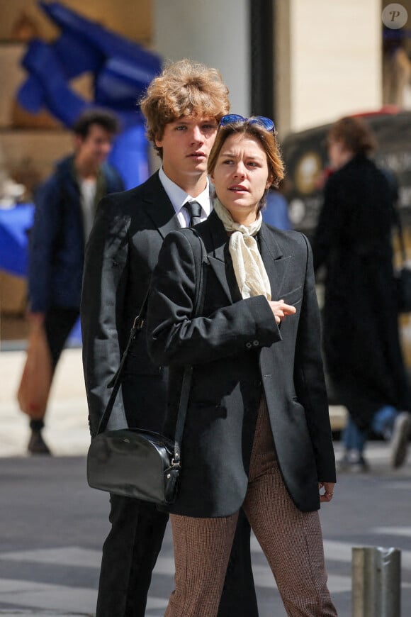 Yasmine Lavoine et Roman Lavoine, petits-enfants du défunt - Arrivées aux obsèques du prince Jean-Stanislas Poniatowski en l'Eglise polonaise à Paris, France, le 29 avril 2024. © Jacovides-Moreau/Bestimage