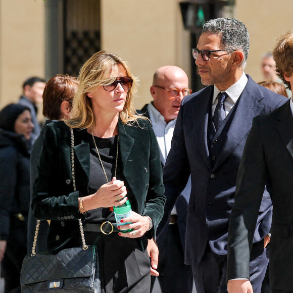 Tous les trois sont plutôt rares en public mais étaient venus rendre hmmage à leur grand-père.
Milo Lavoine, Sarah Poniatowski (Lavoine), son compagnon Roschdy Zem, Roman Lavoine - Arrivées aux obsèques du prince Jean-Stanislas Poniatowski en l'Eglise polonaise à Paris, France, le 29 avril 2024. © Jacovides-Moreau/Bestimage