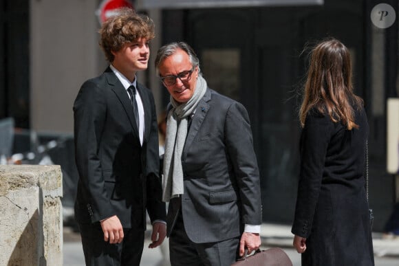 Roman Lavoine, petit-fils du défunt, Philippe Rousselet- Arrivées aux obsèques du prince Jean-Stanislas Poniatowski en l'Eglise polonaise à Paris, France, le 29 avril 2024. © Jacovides-Moreau/Bestimage