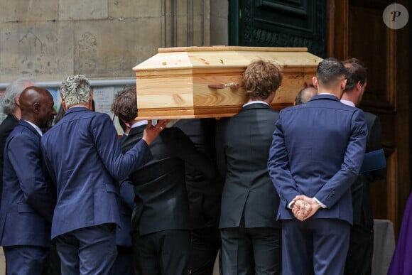 Cercueil du défunt - Arrivées aux obsèques du prince Jean-Stanislas Poniatowski en l'Eglise polonaise à Paris, France, le 29 avril 2024. © Jacovides-Moreau/Bestimage